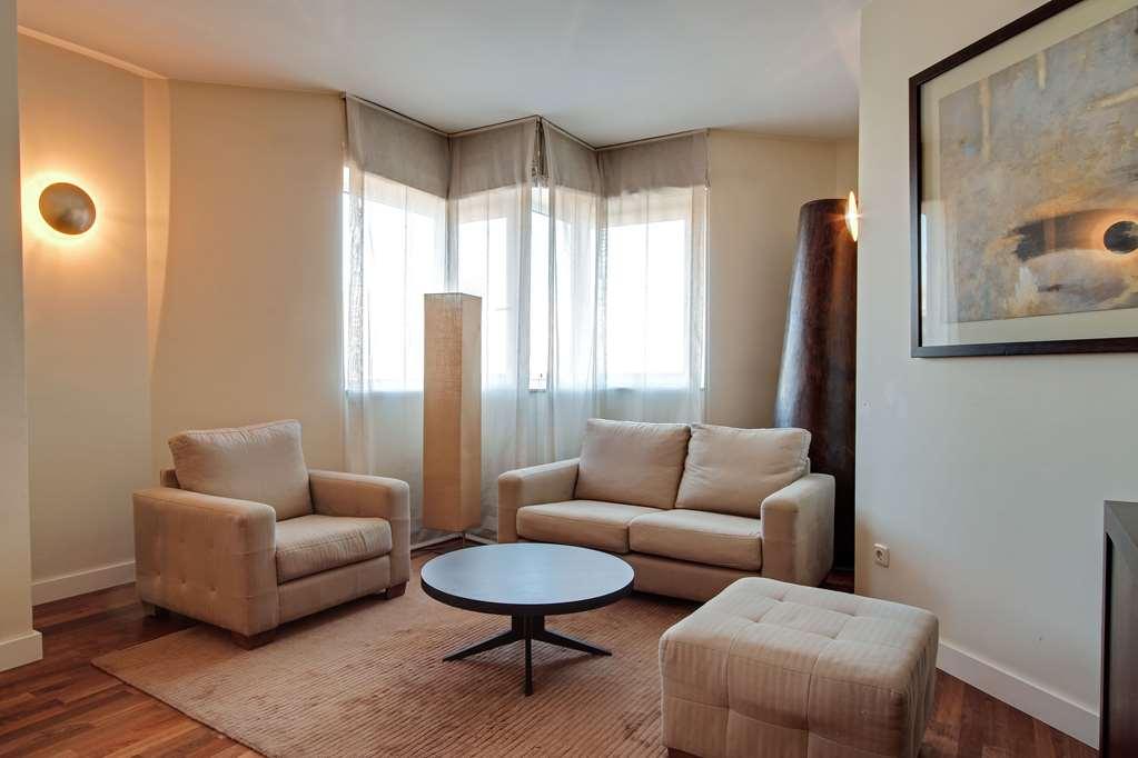Rafaelhoteles Atocha 4*