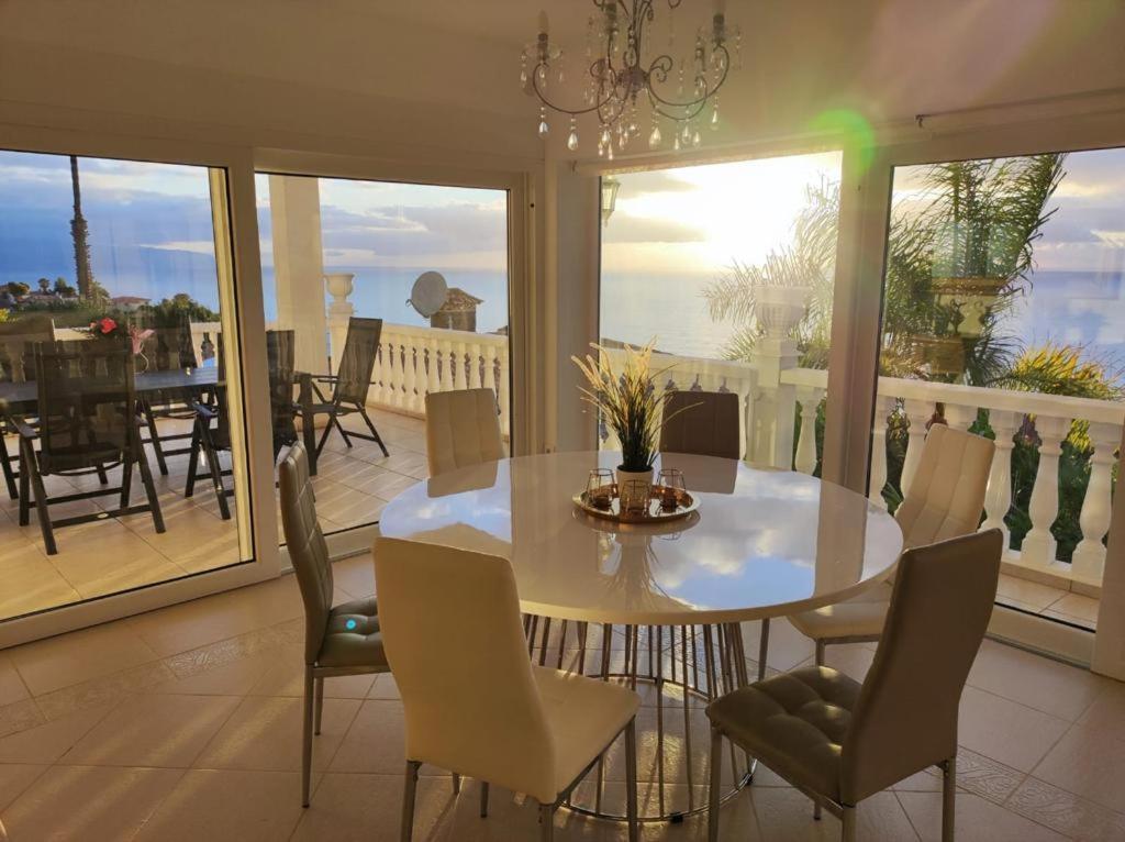 Carioca - With Private Pool, Marvelous Garden And Amazing Ocean View *