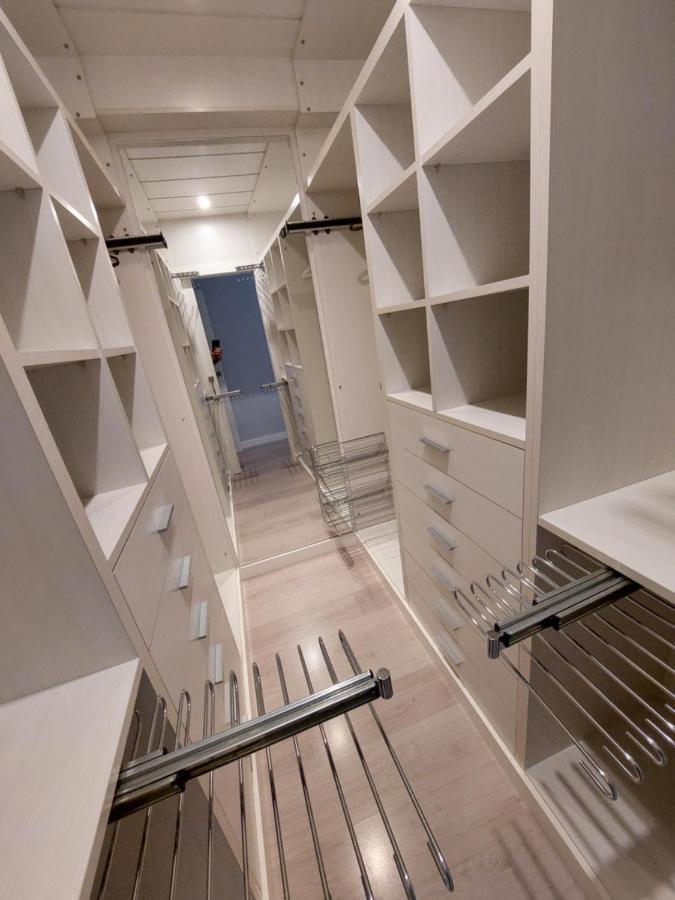 Moderno Y Centrico Piso En Apartment *