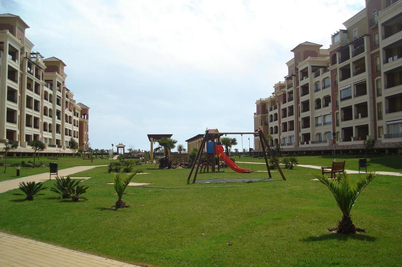 Bonito En Primera Línea De Playa Apartamento