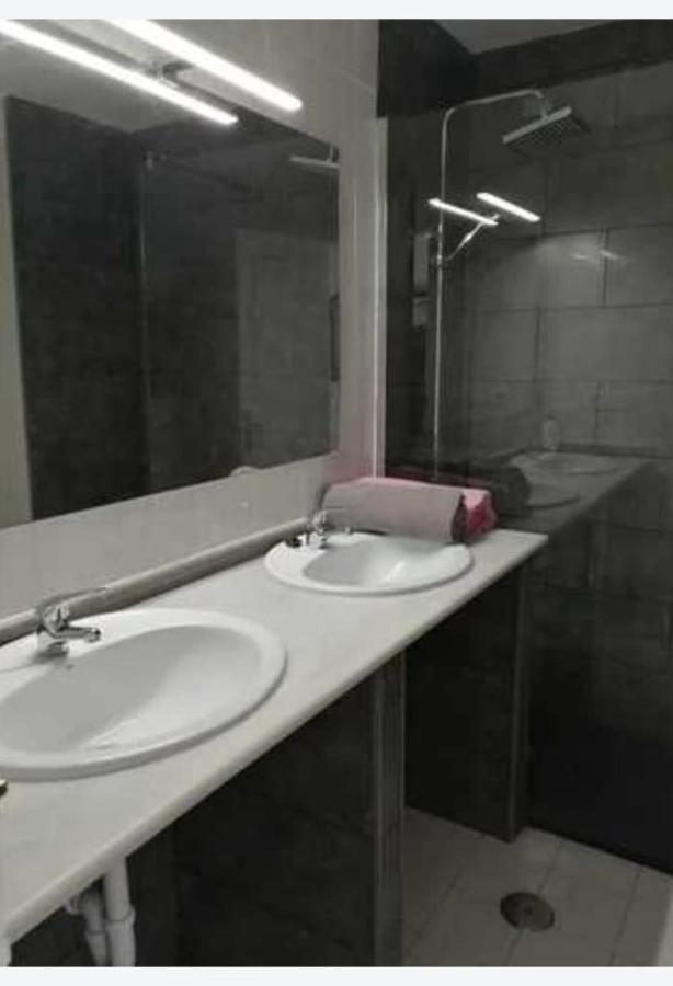 Bajo Naturista A Pie De Playa. Apartamento