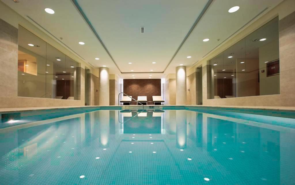 Luxury 2 Bedroom Sauna Gym Pools Jacuzzi Apartamento Marbella