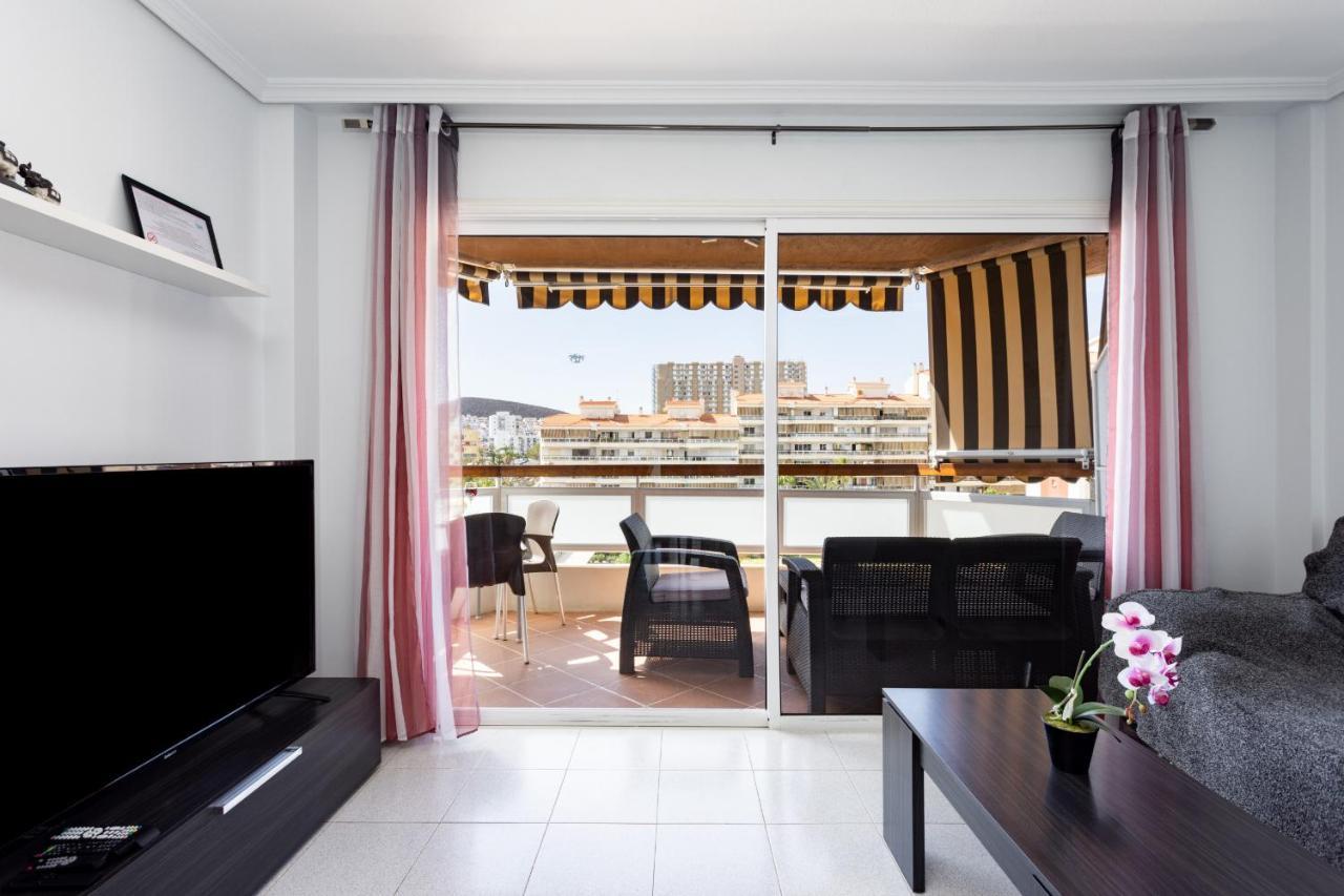 Black And White Free Wifi * Los Cristianos (Tenerife)