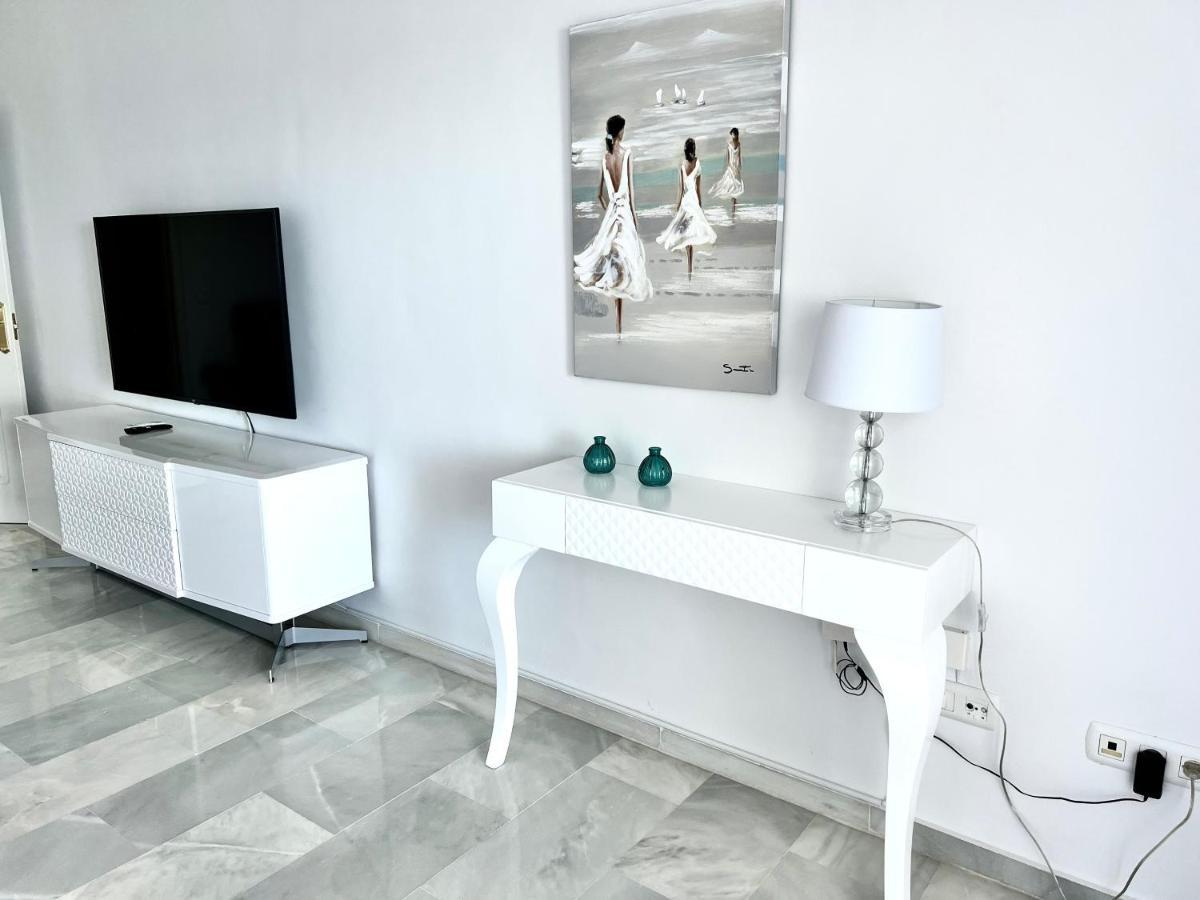 Mi Capricho 170 Beachfront Apartment Sitio de Calahonda