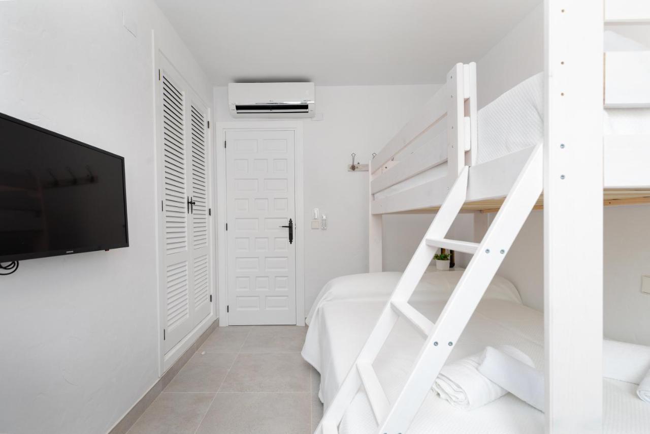 Cala Blanca House *