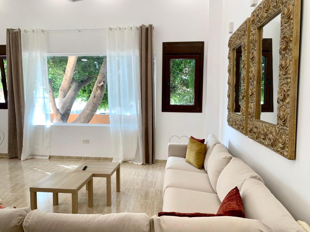 Holiday home Casa Playa: Spacious 12-person Retreat With Pool And Beachside Comfort
