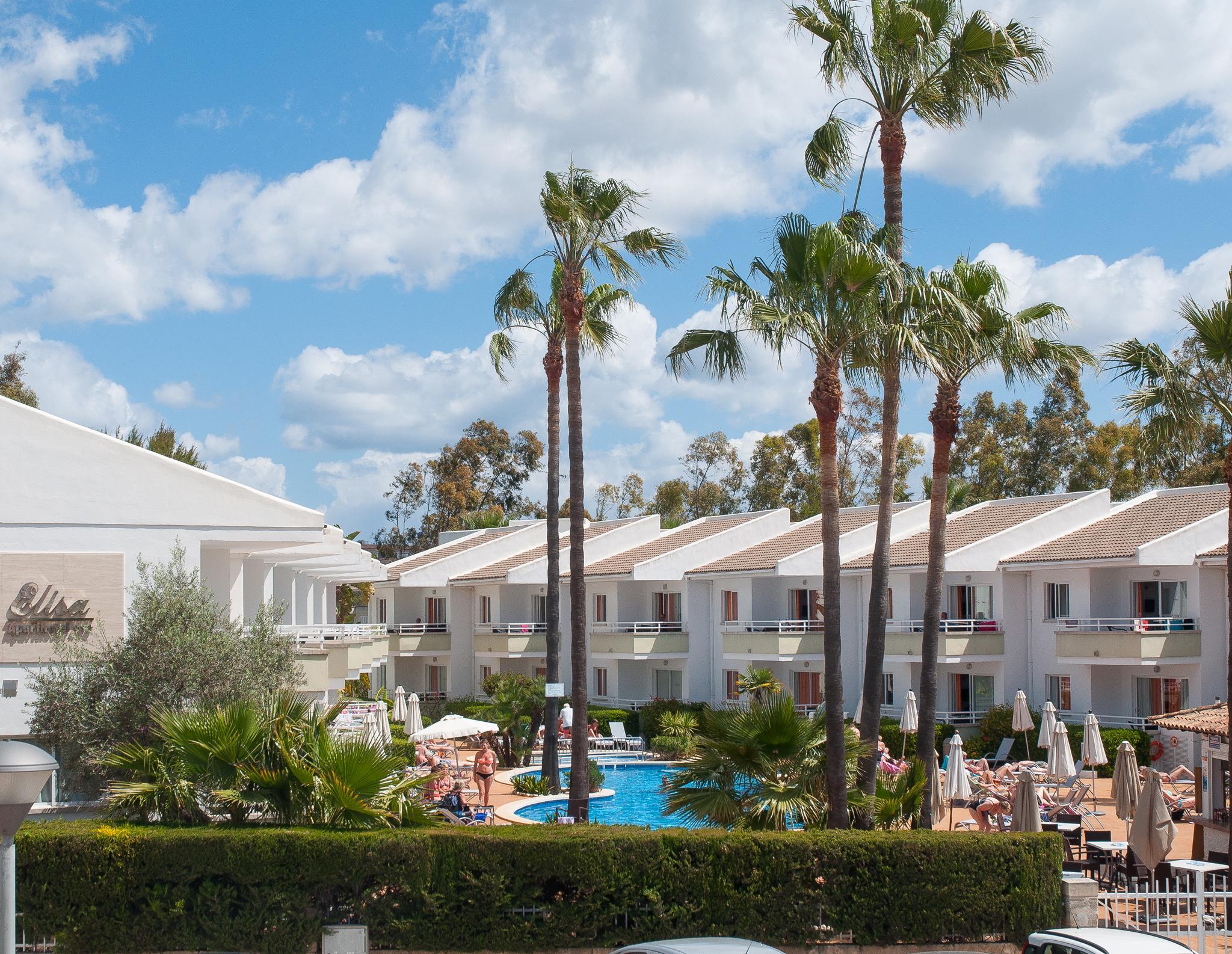 Universal Elisa Aparthotel 4*