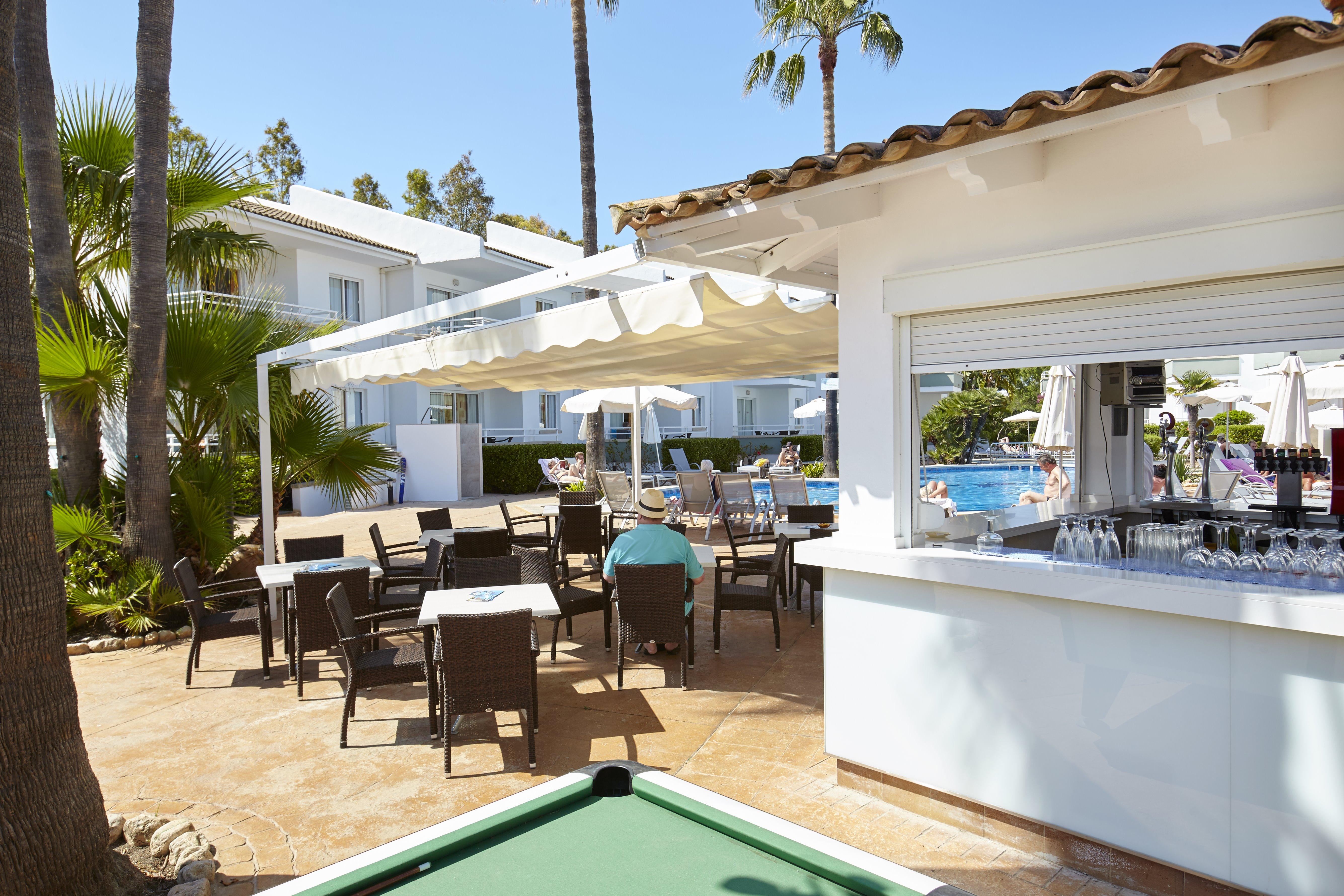 Universal Elisa Aparthotel 4*