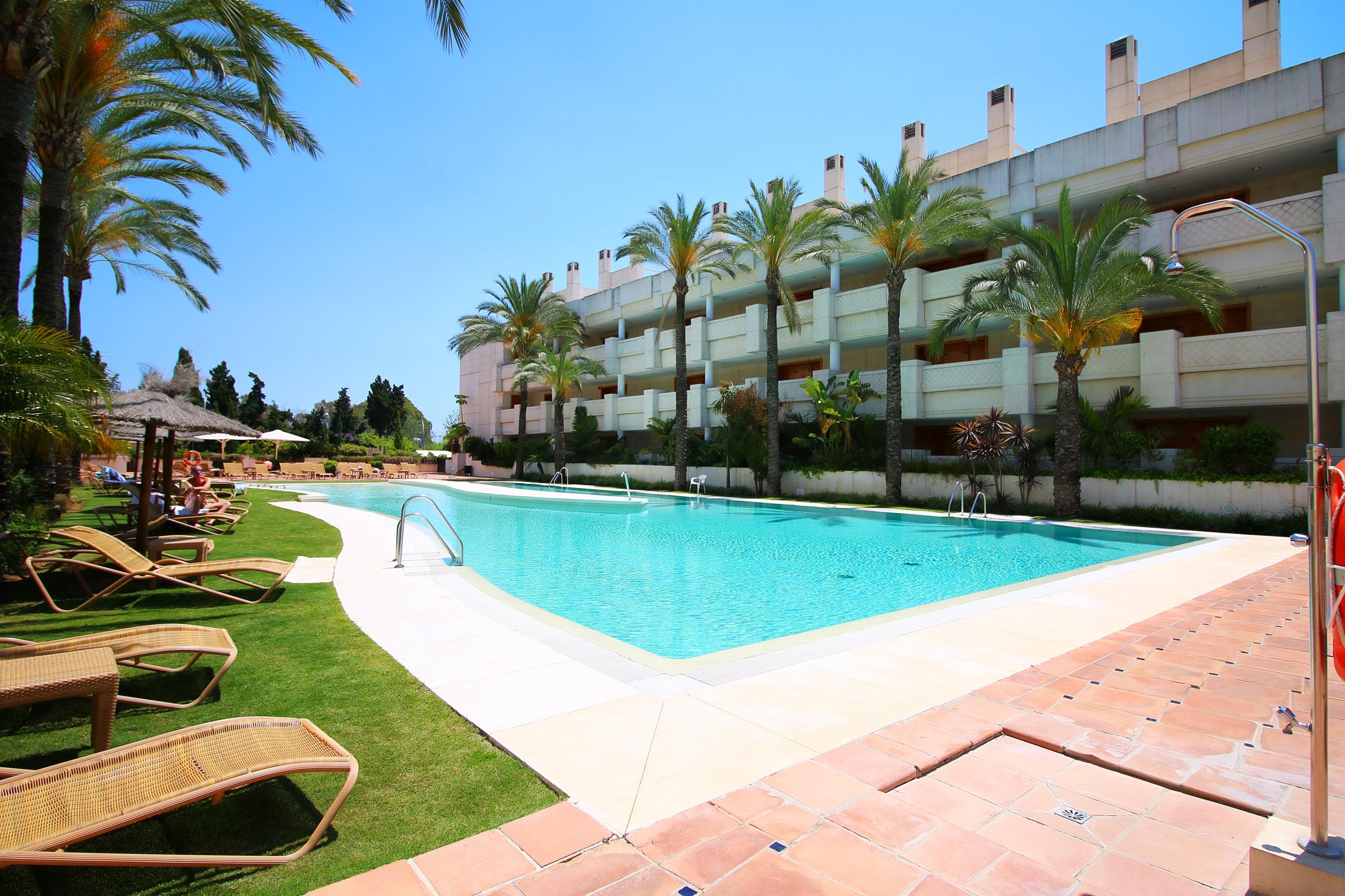 Alanda Hotel