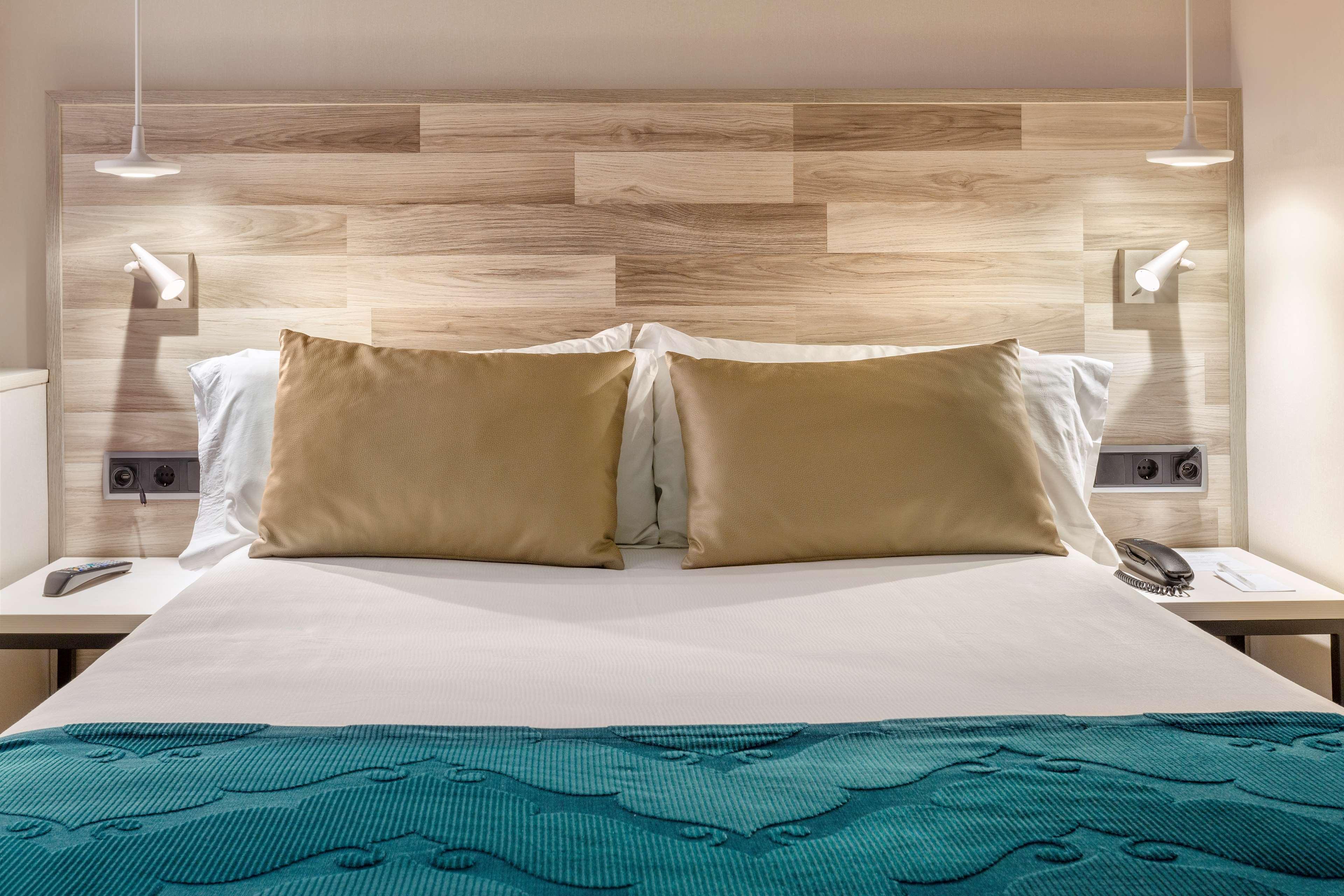 Catalonia Santa Justa 4*