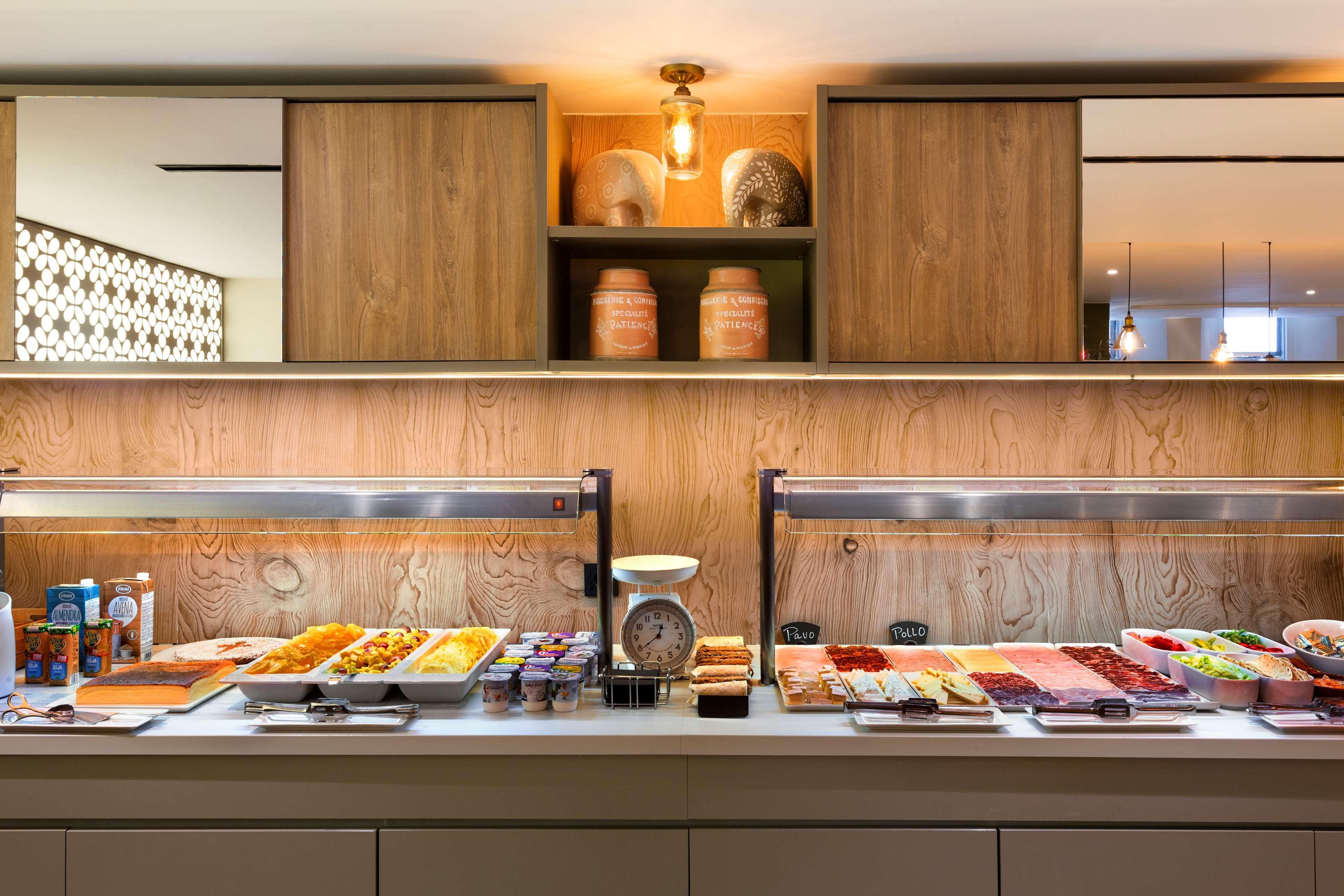 Catalonia Santa Justa 4*