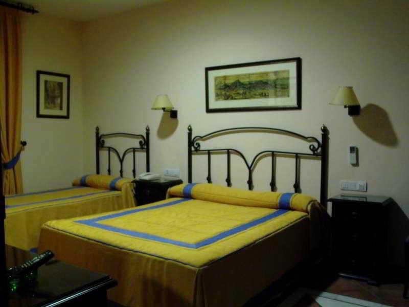 Calderon Hotel 3*