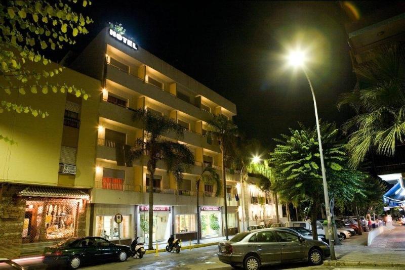 Carmen By Bossh Hotel 2*