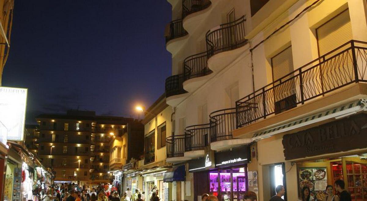 Iris Aparthotel