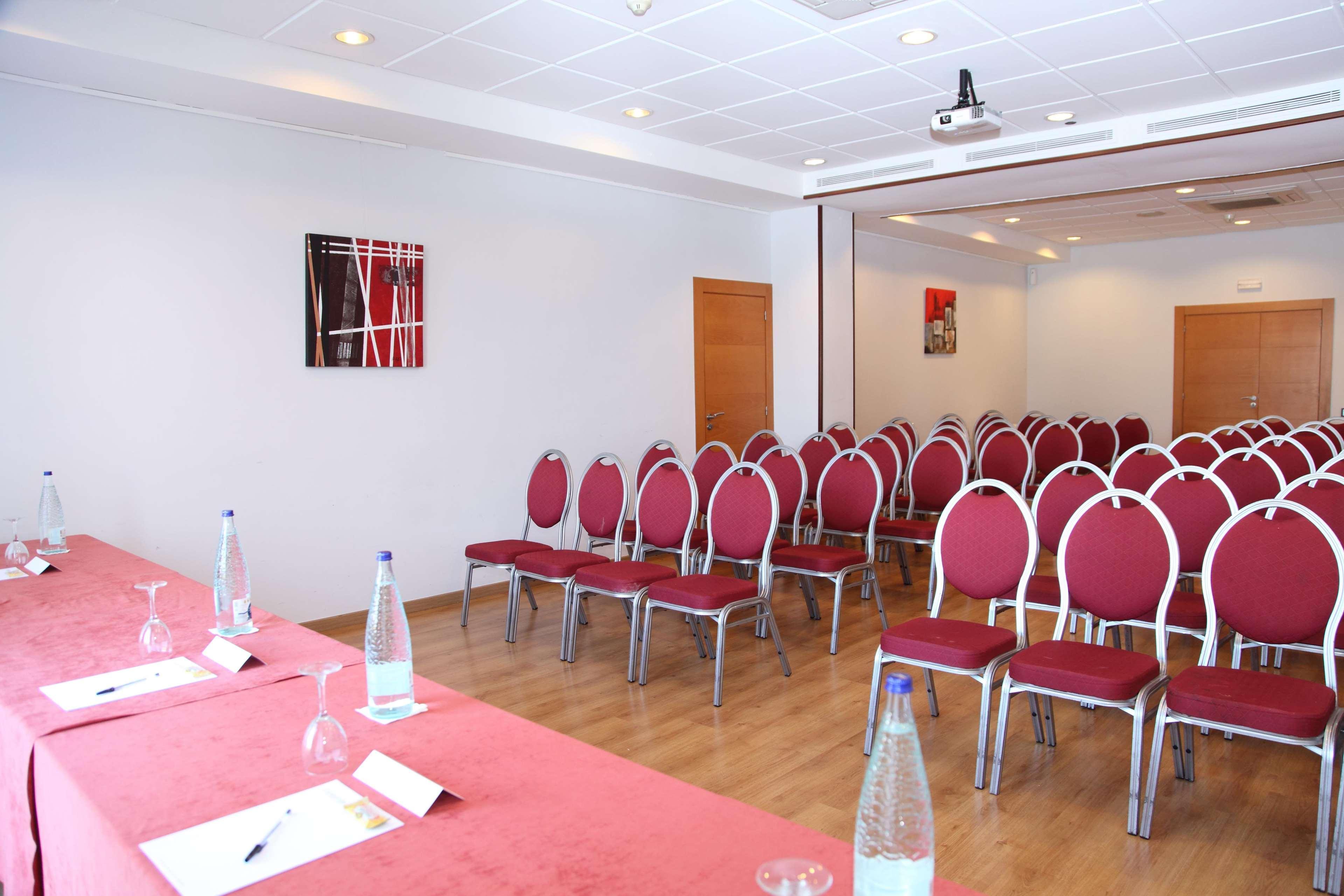 Hotel Travelodge Barcelona Del Valles 3*