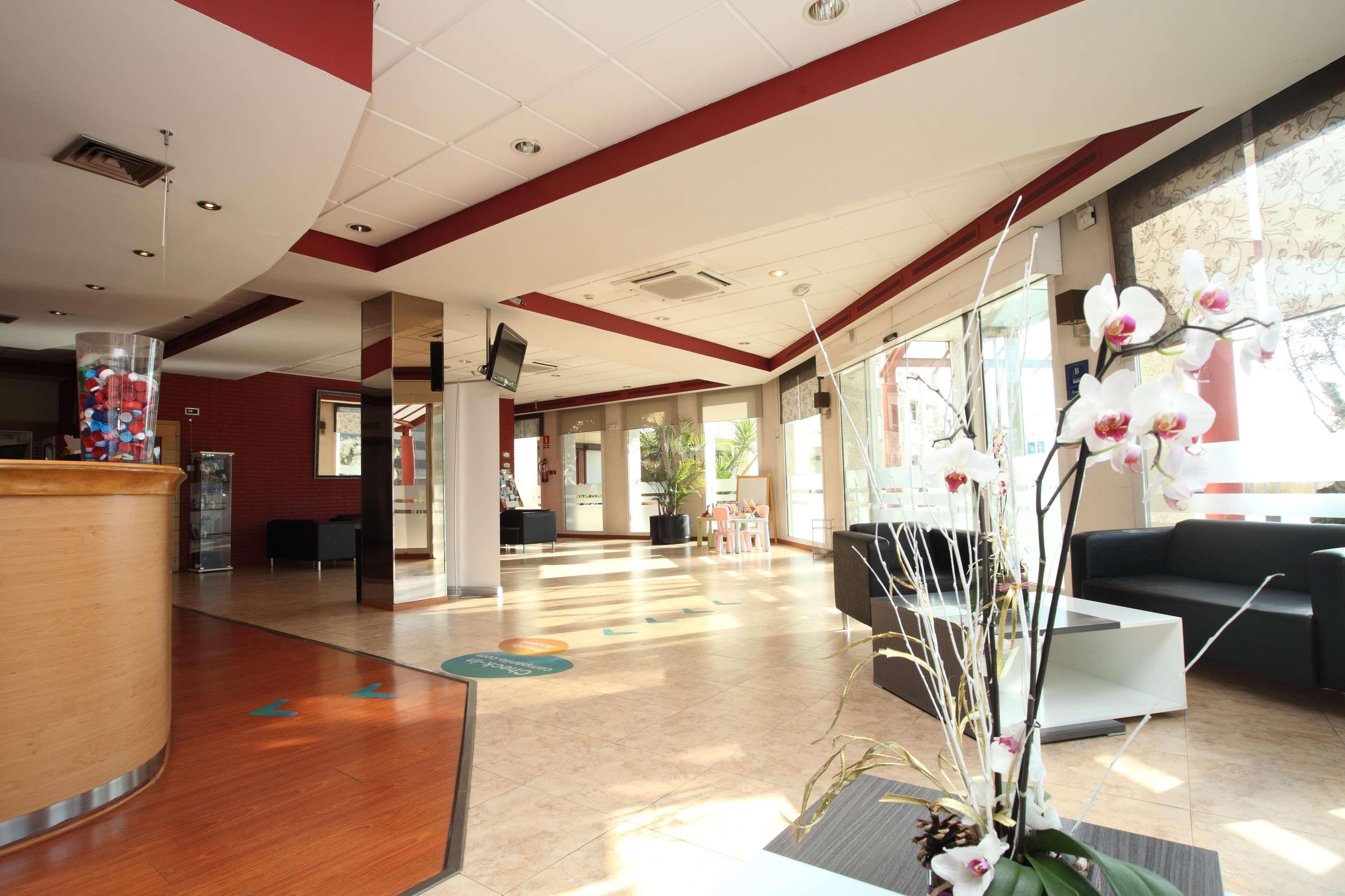 Hotel Travelodge Barcelona Del Valles 3*