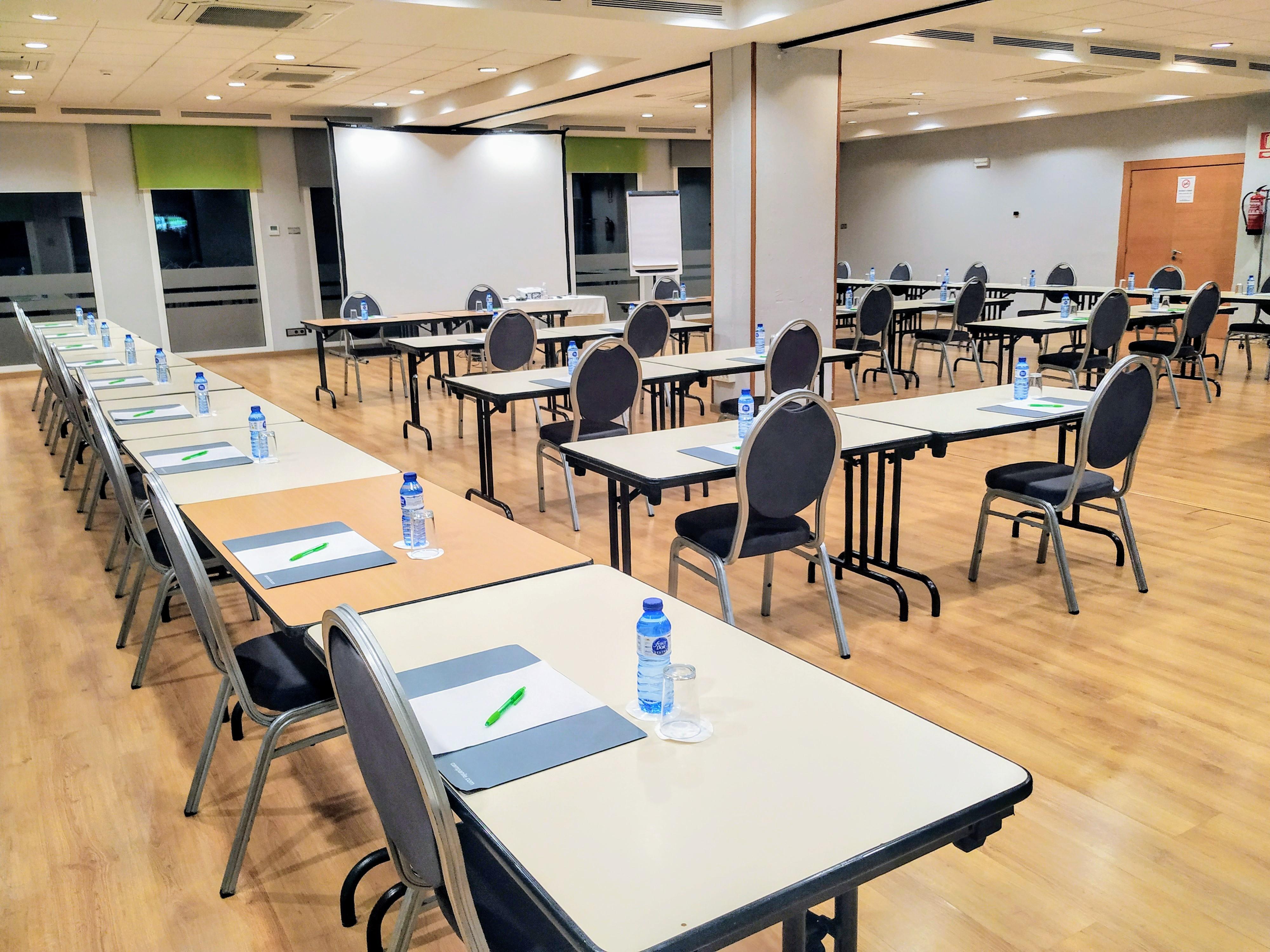 Hotel Travelodge Barcelona Del Valles 3*