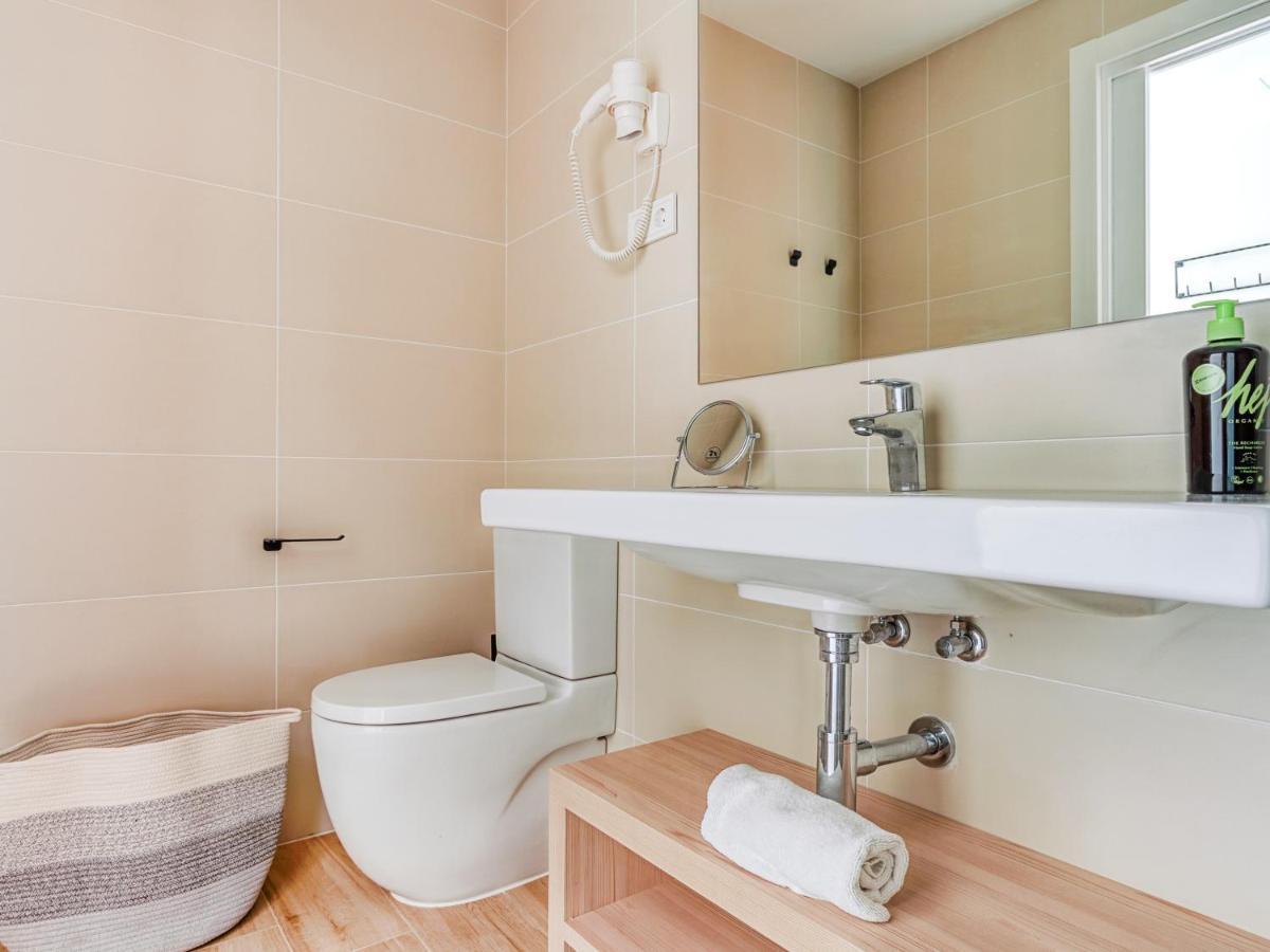 Hotel Limehome Carrer De Besalu 82 *
