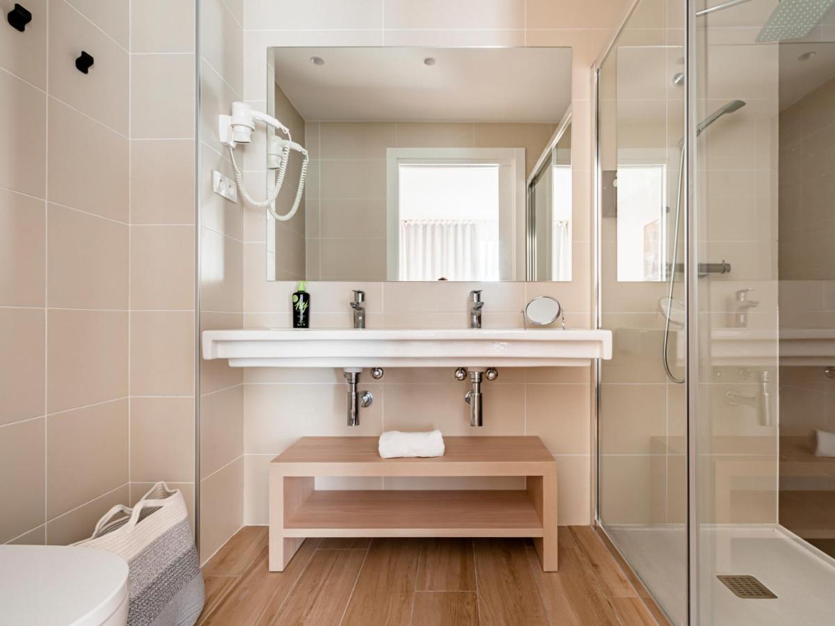 Hotel Limehome Carrer De Besalu 82
