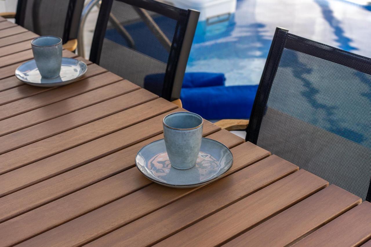Unique Beachfront Rooftop In By Costarentals - Ref 59 *