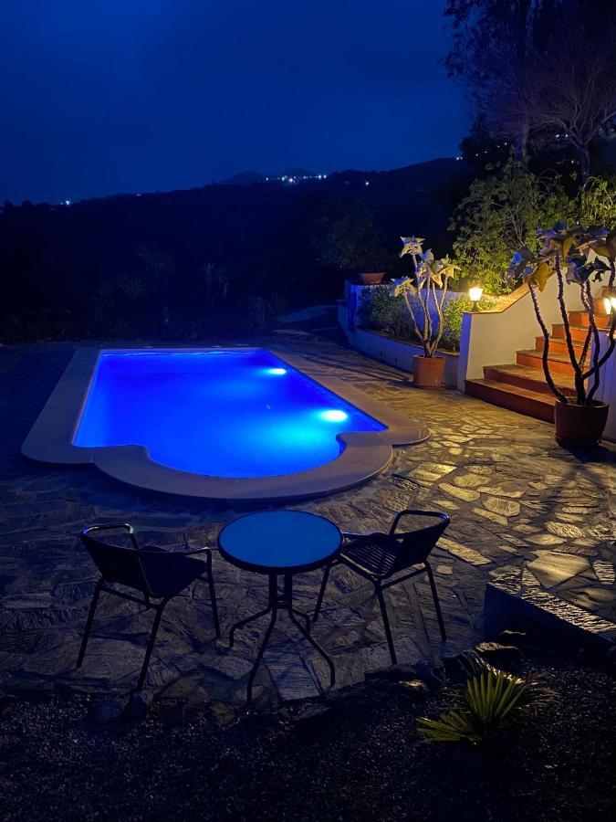 La Rustica En Vinuela, Piscina Privada *
