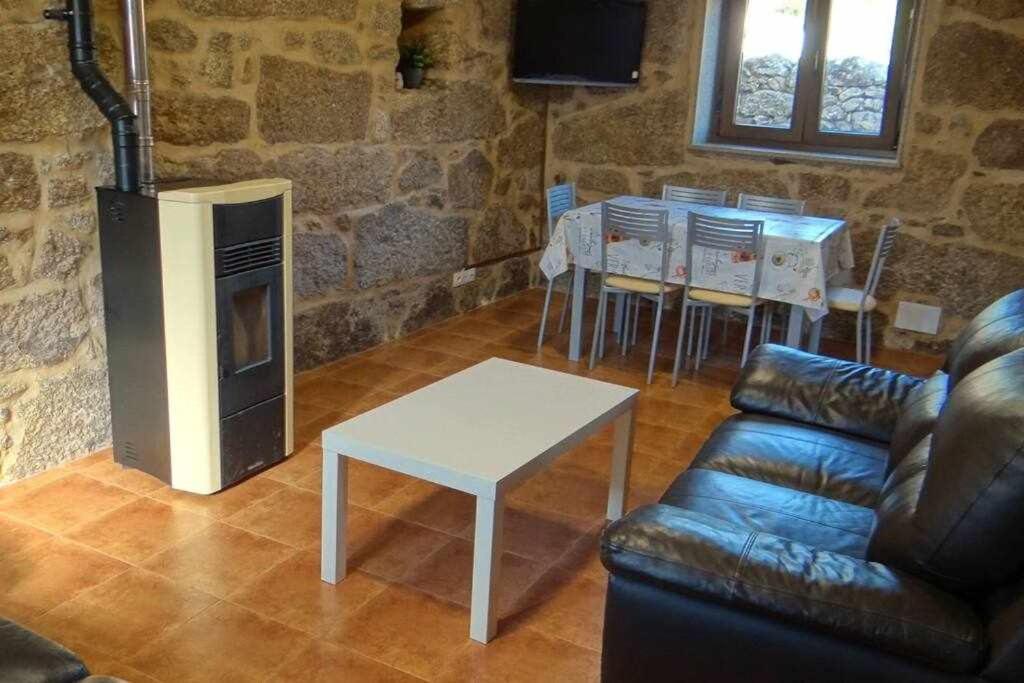 Holiday home Cuberto Darriba Casa Restaurada En Canedo *