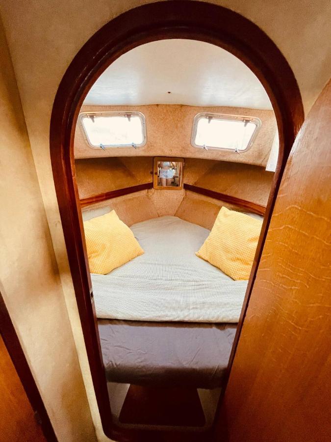 Botel Stylish 80's Fishing Boat