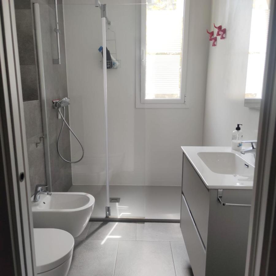 Close To The With Free Parking Apartment *