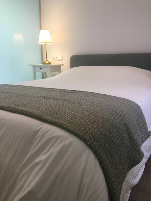 Сasa de vacaciones New! Renovated House With Terrace In *
