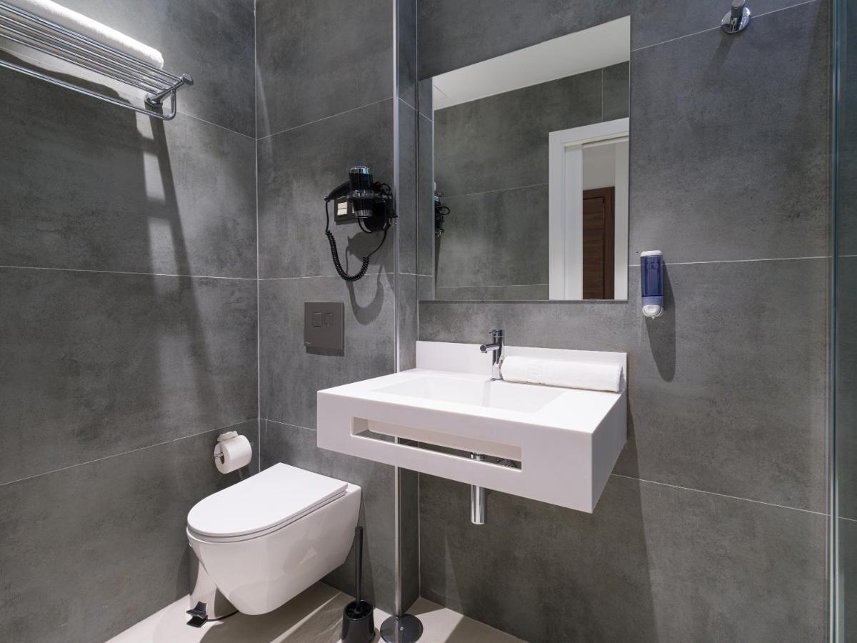 Mg Poniente Hotel 3*