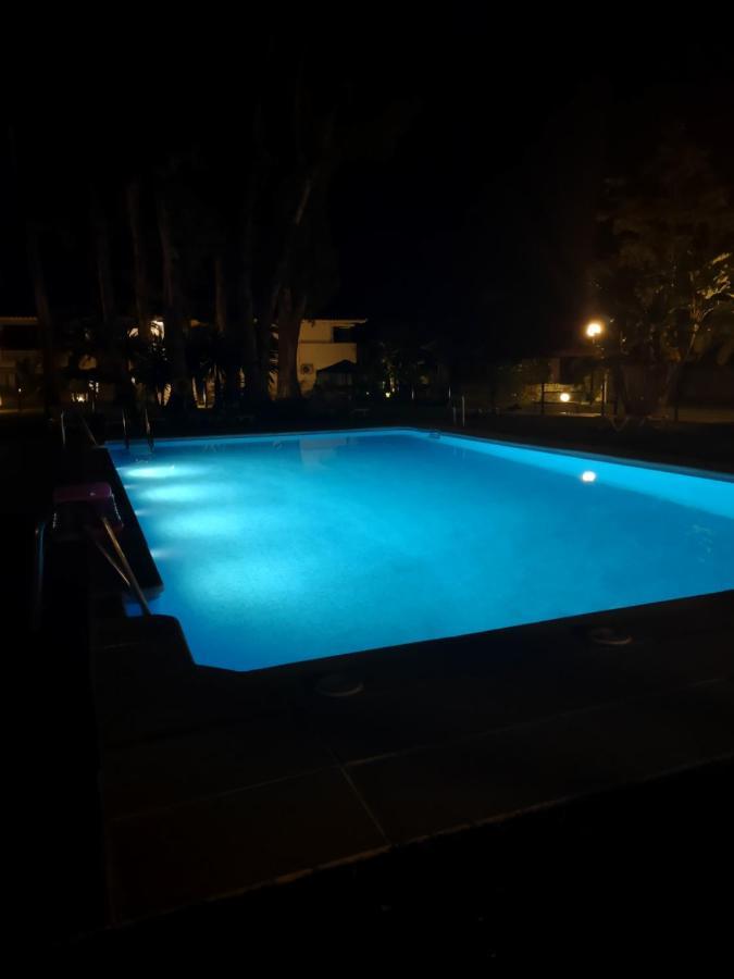 Puerto Banus Beachfront Retreat: Terrace, Pool & Tennis Marbella