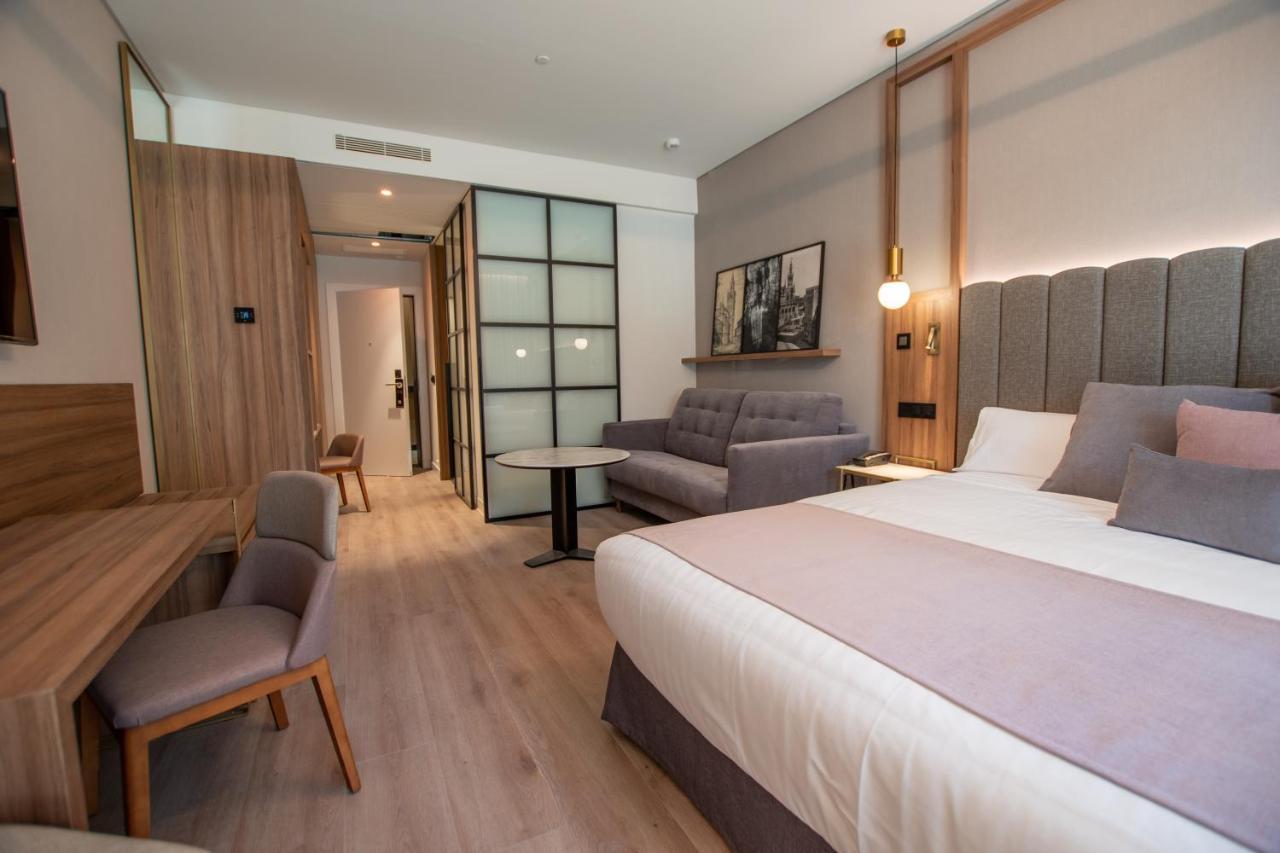 Giralda Center 4*
