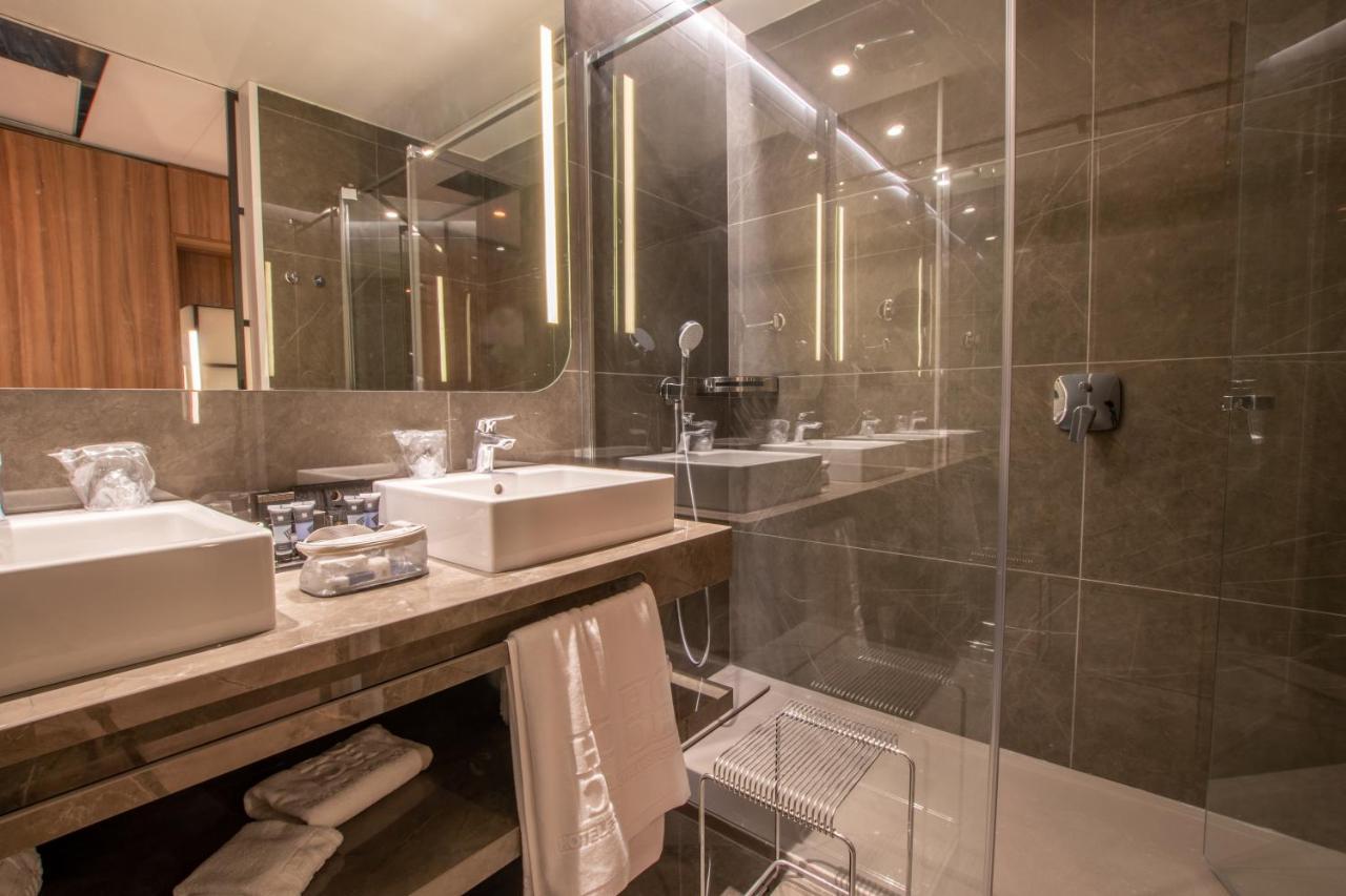 Giralda Center 4*
