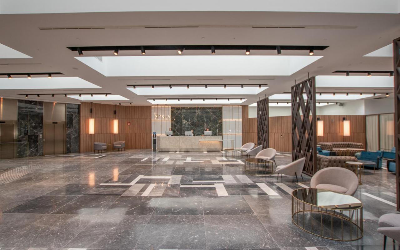 Giralda Center