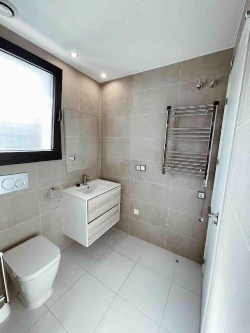 New Groundfloor Apt. Apartamento