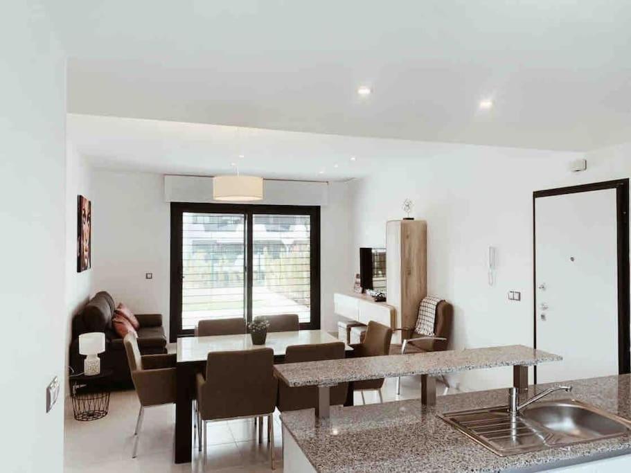 New Groundfloor Apt. Apartamento *