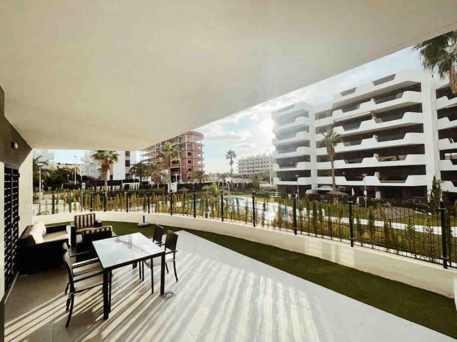 Apartamento New Groundfloor Apt. Arenales del Sol