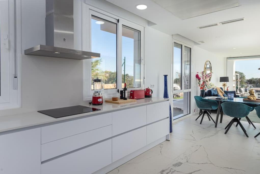 Luxurious Moga Overlooking The Sea And Gibraltar *