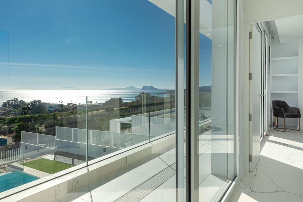 Villa Luxurious Moga Overlooking The Sea And Gibraltar *