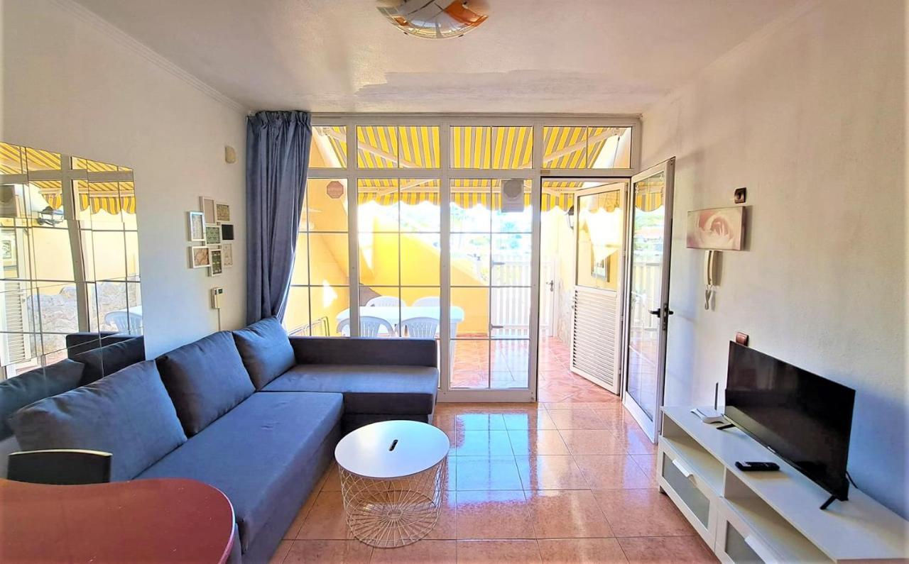 With Swimmingpool, Wifi And Free Parking In Apartment *