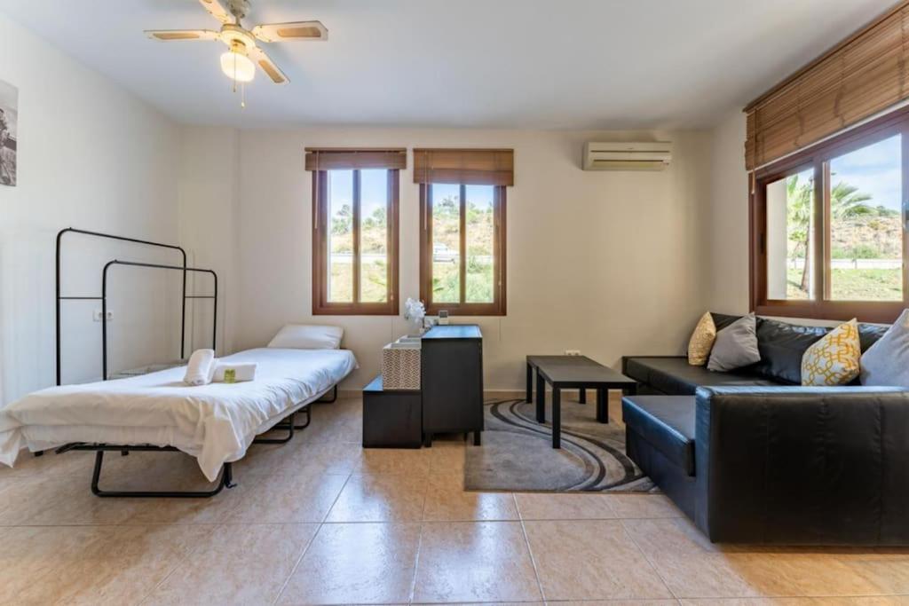 Ct 144 - La Cala Boulevard - I *