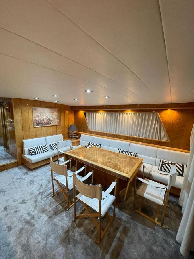 Hotel en barco Yate Aloha *