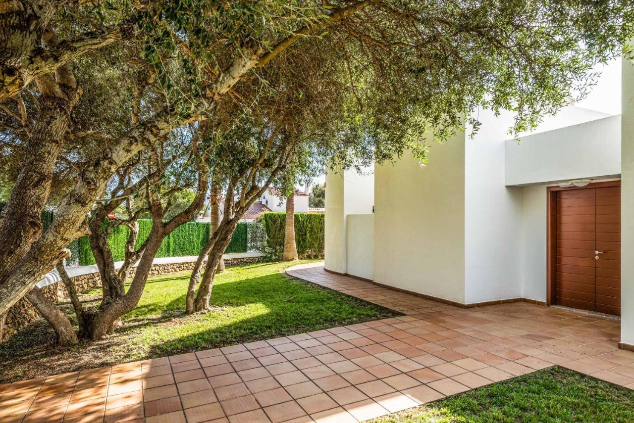 Elena Villa *
