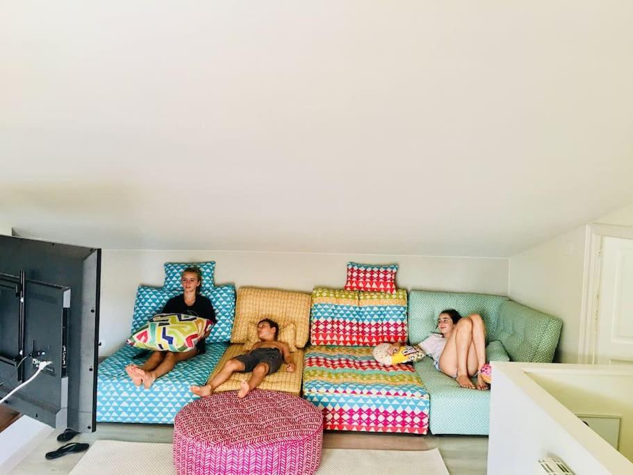 2 Story, 5 Bedroom, 3 Bath Flat, Steps From The & Cliff Walk * Llafranc