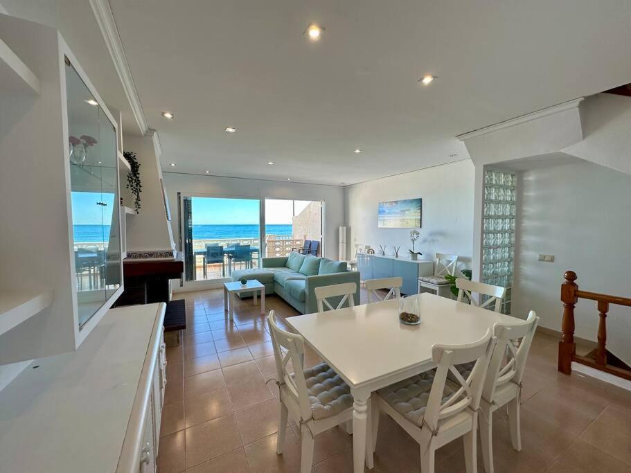 Breathtaking Beachfront House Villa Sueca