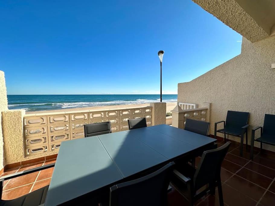 Villa Breathtaking Beachfront House Sueca