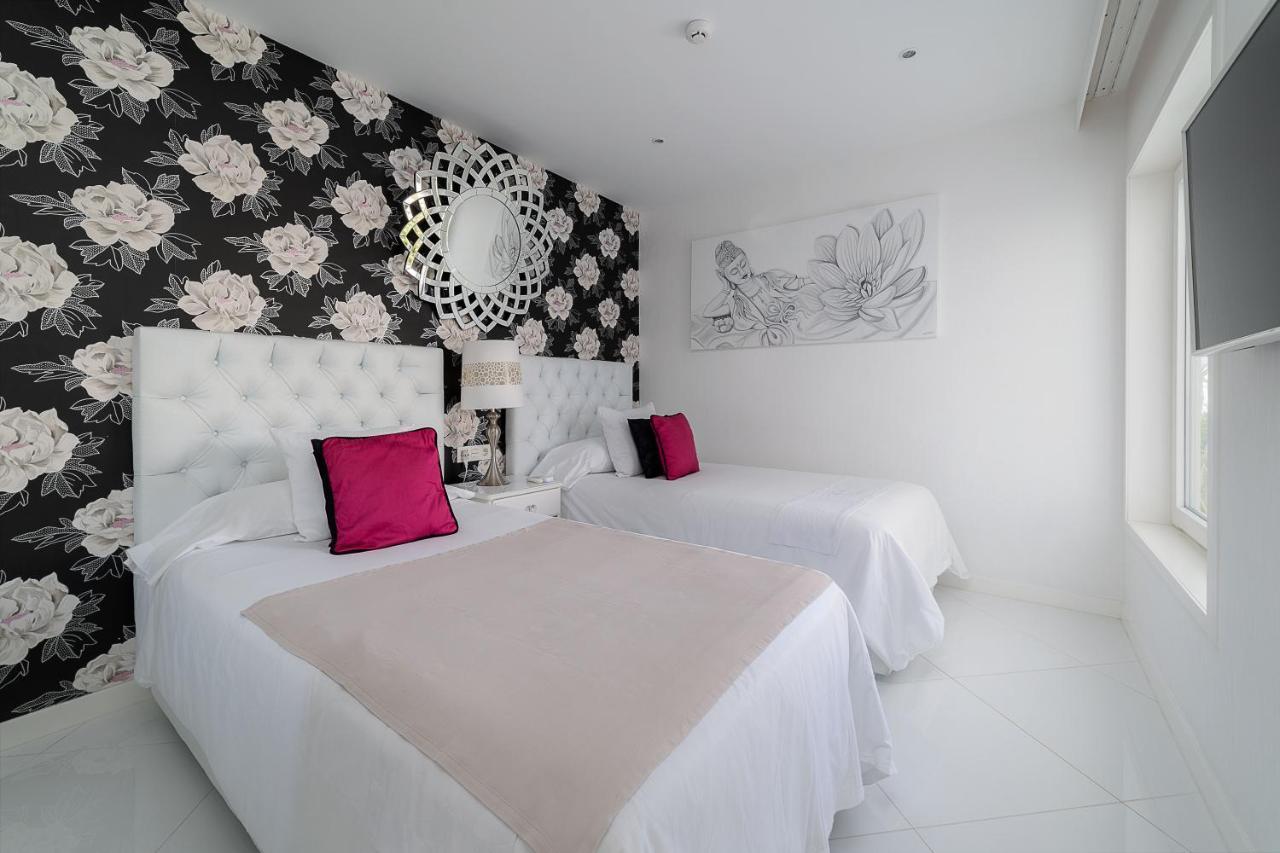 Lani's De Luxe - Adults Only Hotel