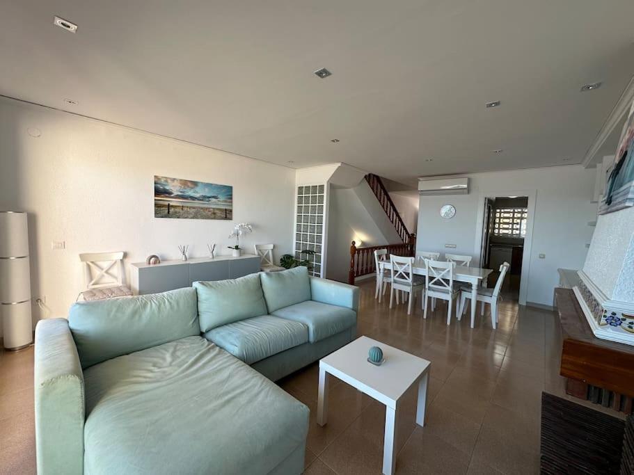 Villa Breathtaking Beachfront House