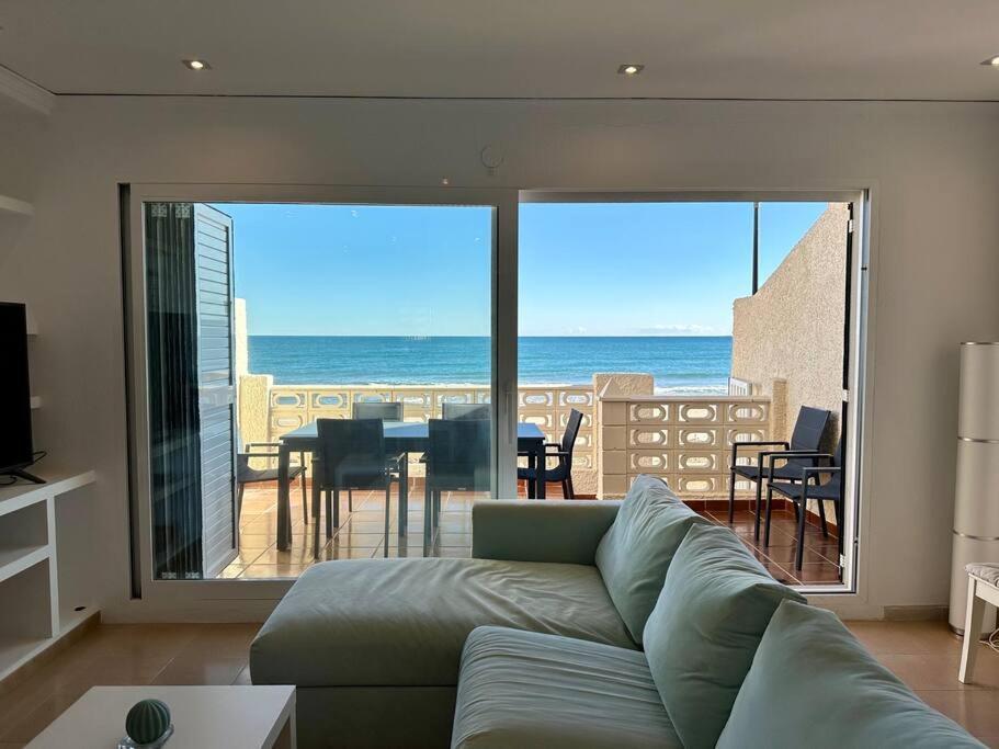 Breathtaking Beachfront House *