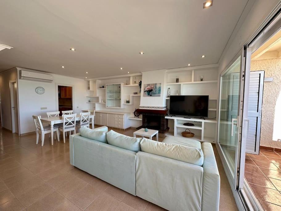 Breathtaking Beachfront House Villa